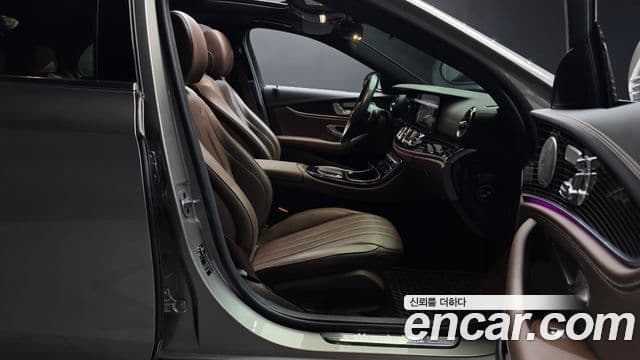 Mercedes-Benz E-Class 2021 — Photo 2/20