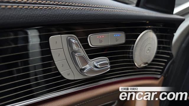 Mercedes-Benz E-Class 2021 — Photo 18/20