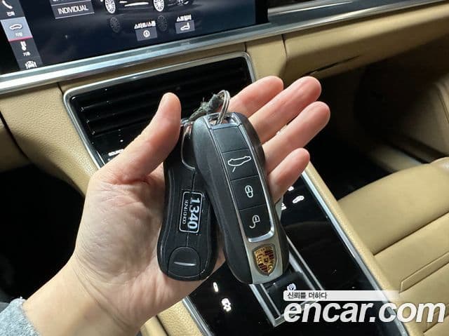 Porsche Panamera 2018 — Şəkil 20/20