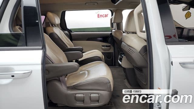 Kia Carnival 2021 — ფოტო 12/20