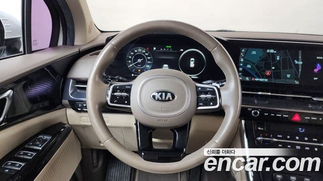 Kia Carnival 2021 — ფოტო 13/20