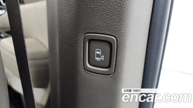 Kia Carnival 2021 — ფოტო 17/20