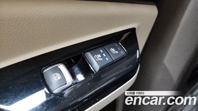 Kia Carnival 2021 — ფოტო 19/20