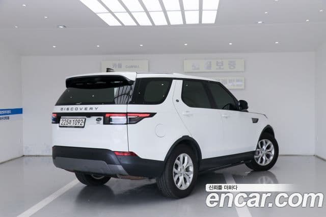 Land Rover Discovery 5 2019 — Şəkil 18/18