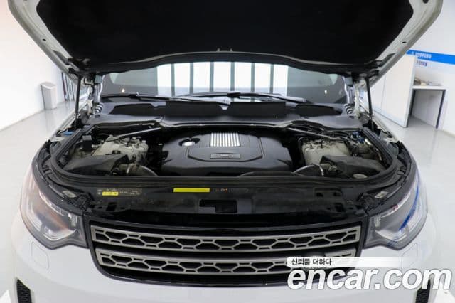 Land Rover Discovery 5 2019 — Şəkil 12/18
