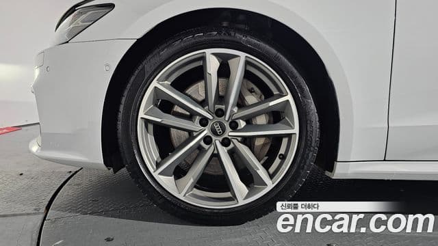 Audi A7 2021 — ფოტო 5/20
