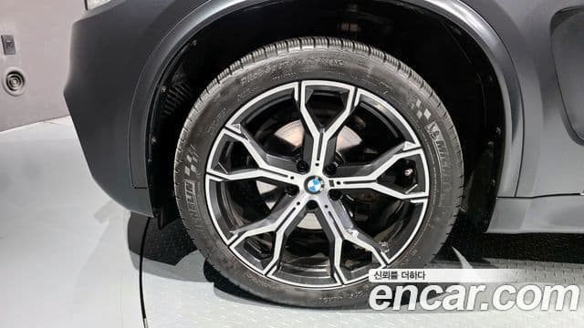 BMW X5 2018 — Photo 9/20