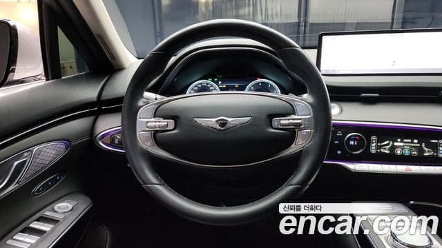 Genesis GV70 2021 — ფოტო 13/20