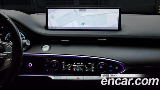 Genesis GV70 2021 — ფოტო 15/20