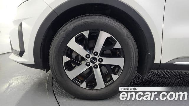 Kia Sorento 2021 — Фото 5/20