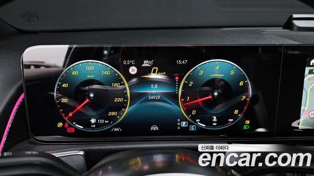 Mercedes-Benz GLB-Class 2022 — ფოტო 7/20