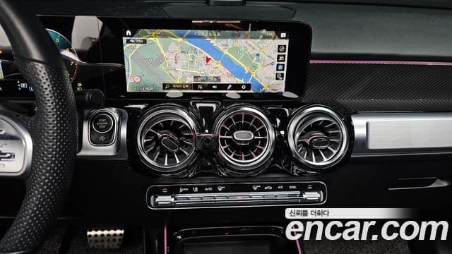 Mercedes-Benz GLB-Class 2022 — ფოტო 14/20