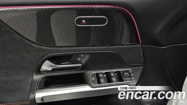 Mercedes-Benz GLB-Class 2022 — ფოტო 18/20