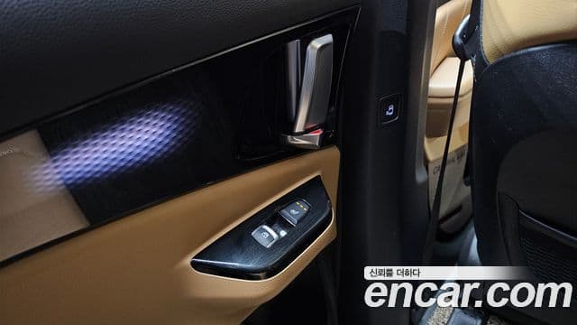 Kia Carnival 2020 — ფოტო 18/20