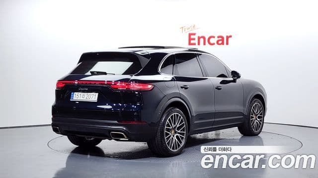 Porsche Cayenne 2021 — ფოტო 2/20