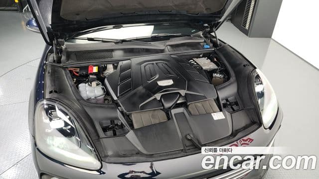 Porsche Cayenne 2021 — ფოტო 6/20