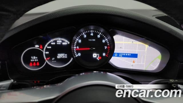 Porsche Cayenne 2021 — ფოტო 8/20