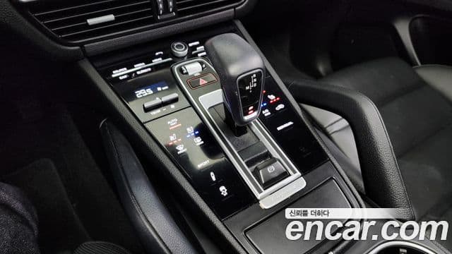 Porsche Cayenne 2021 — ფოტო 9/20