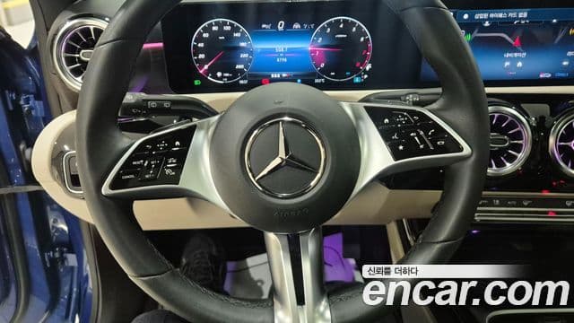 Mercedes-Benz A-Class 2024 — Photo 10/20