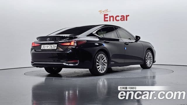 Lexus ES300h 2020 — ფოტო 19/20