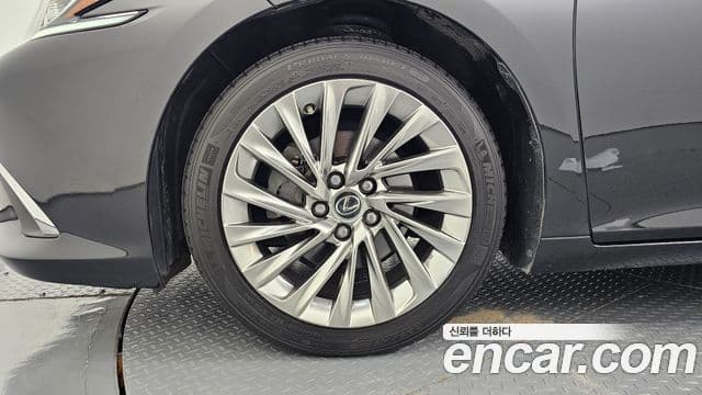 Lexus ES300h 2020 — ფოტო 9/20