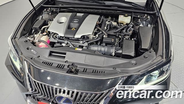 Lexus ES300h 2020 — ფოტო 14/20