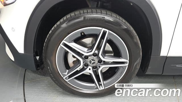 Mercedes-Benz GLB-Class 2022 — ფოტო 2/20