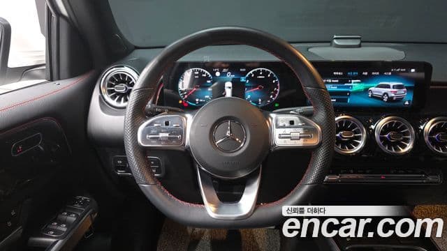 Mercedes-Benz GLB-Class 2022 — ფოტო 13/20