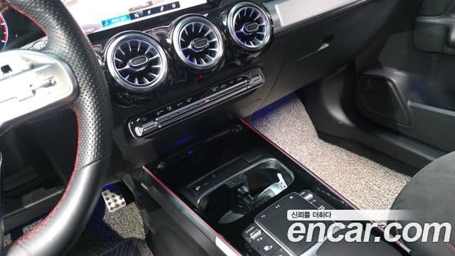 Mercedes-Benz GLB-Class 2022 — ფოტო 9/20