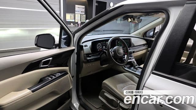 Kia Carnival 2021 — ფოტო 10/20