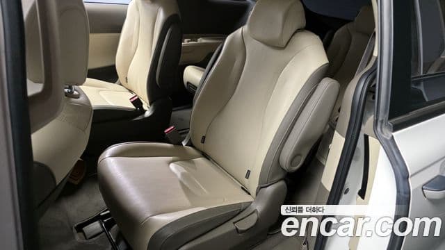 Kia Carnival 2021 — ფოტო 11/20