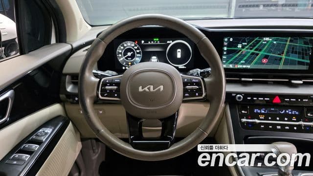 Kia Carnival 2021 — ფოტო 13/20