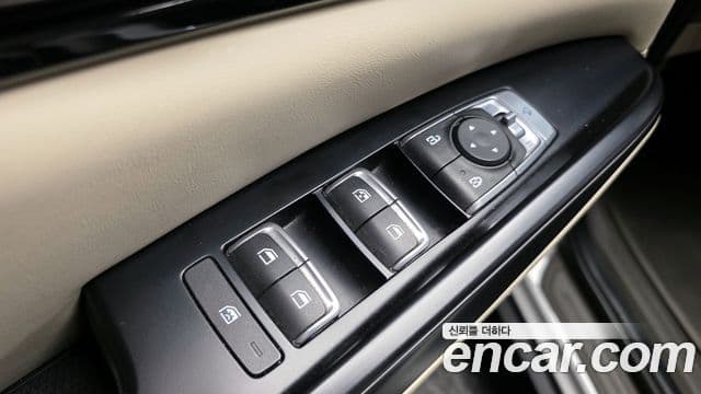 Kia Carnival 2021 — ფოტო 14/20
