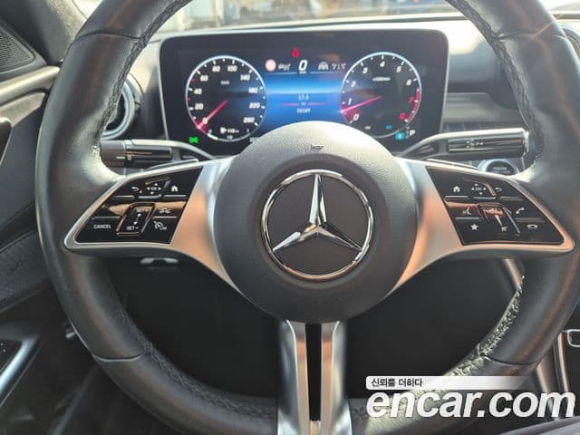 Mercedes-Benz C-Class 2022 — Photo 2/19