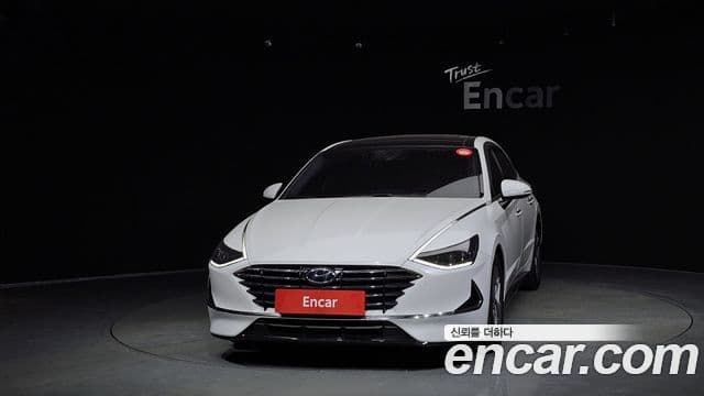 Hyundai Sonata Hybrid 2019 — Photo 1/20