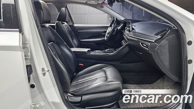 Hyundai Sonata Hybrid 2019 — Photo 2/20