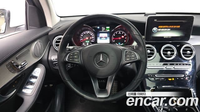 Mercedes-Benz GLC-Class 2019 — ფოტო 13/20