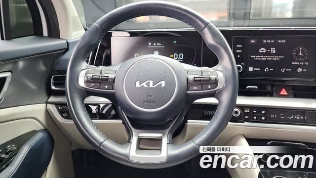 Kia Sportage 2022 — ფოტო 13/20