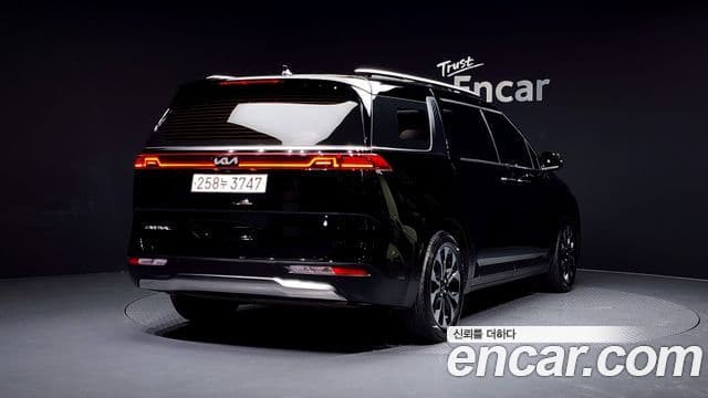 Kia Carnival 2022 — ფოტო 1/20