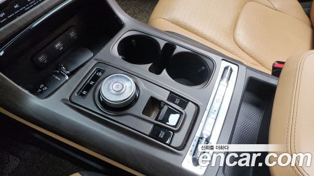 Kia Carnival 2022 — ფოტო 8/20