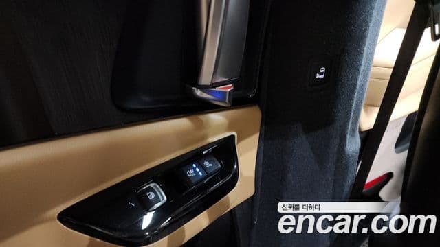 Kia Carnival 2022 — ფოტო 19/20