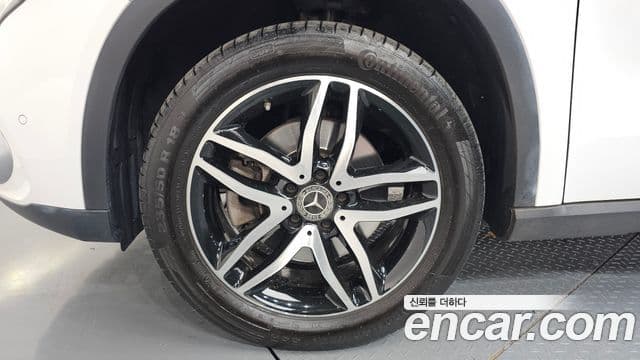 Mercedes-Benz GLA-Class 2019 — Şəkil 5/20