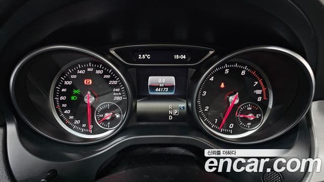 Mercedes-Benz GLA-Class 2019 — Şəkil 8/20