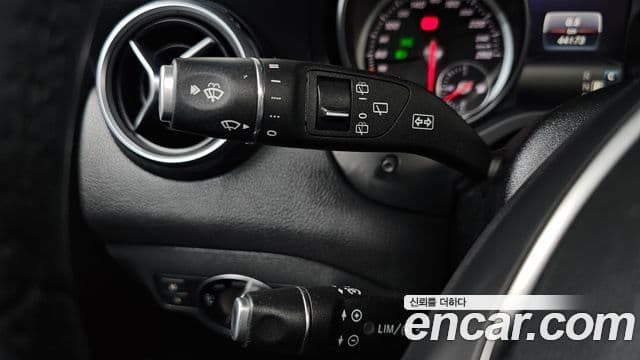 Mercedes-Benz GLA-Class 2019 — Şəkil 18/20