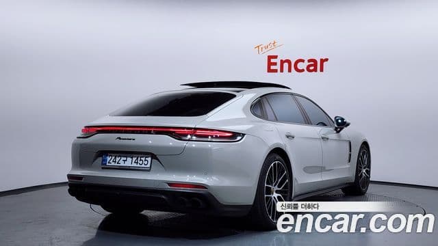 Porsche Panamera 2022 — ფოტო 2/20