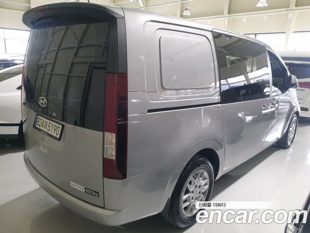 Hyundai Staria 2023 — Фото 1/20