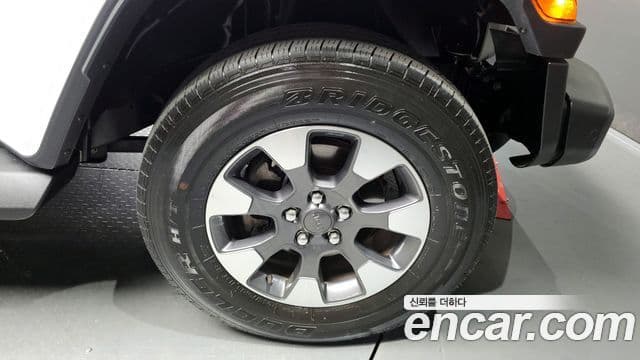 Jeep Wrangler 2021 — ფოტო 5/20