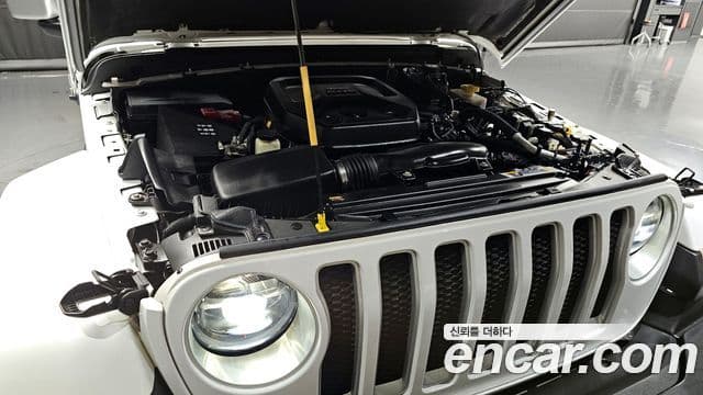 Jeep Wrangler 2021 — ფოტო 6/20