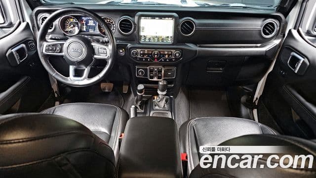 Jeep Wrangler 2021 — ფოტო 7/20