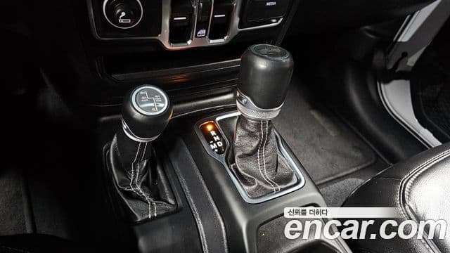 Jeep Wrangler 2021 — ფოტო 9/20